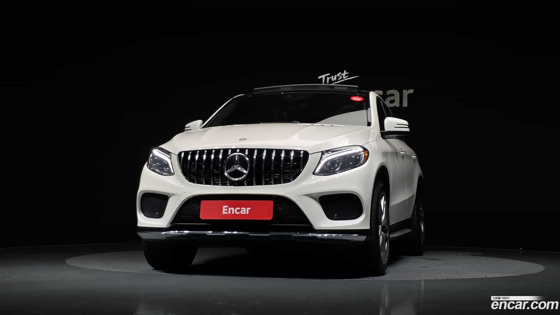 GLE-Class Mercedes-Benz 2018.8-OUTER-003