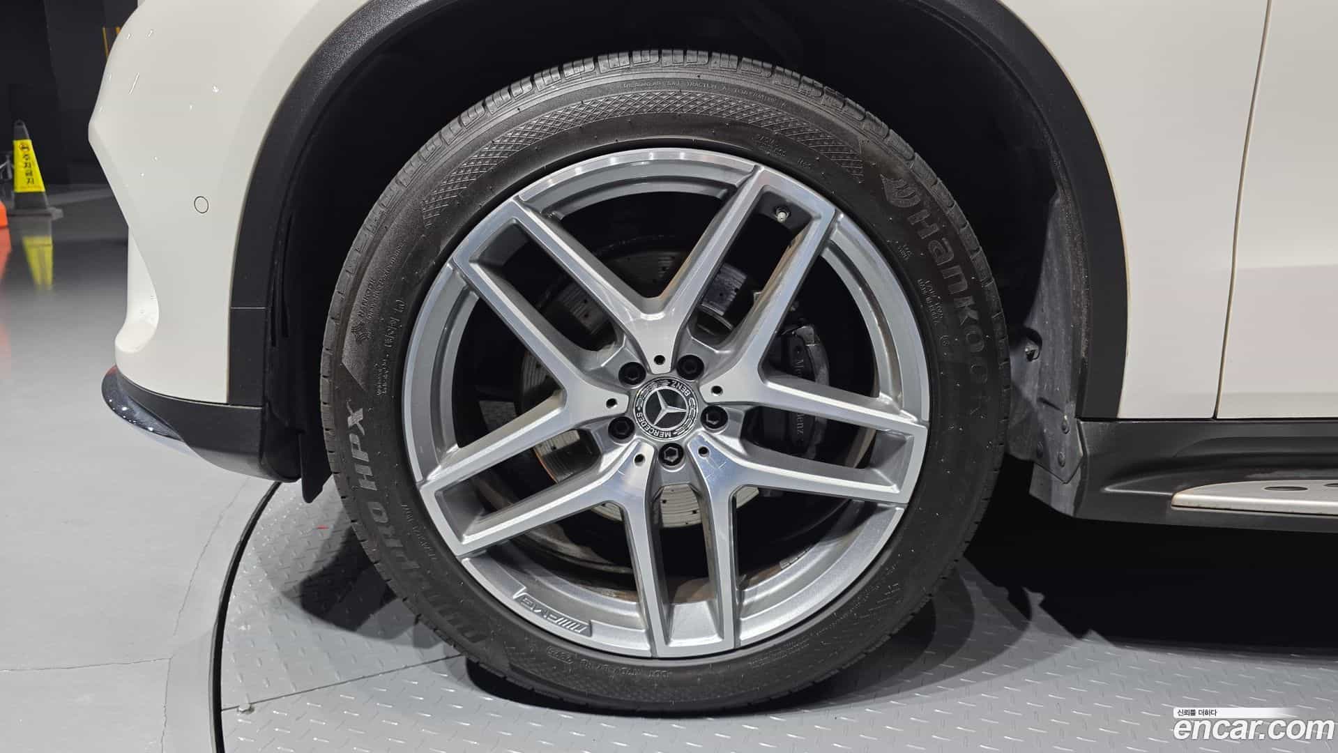 GLE-Class Mercedes-Benz 2018.8-OUTER-005
