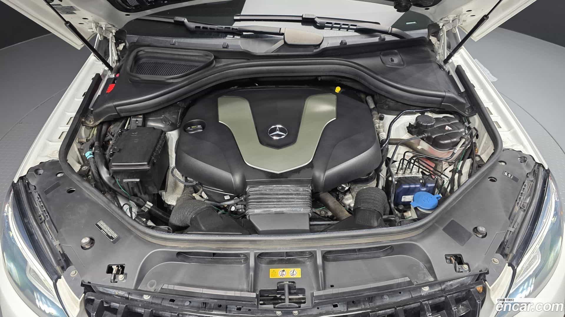 GLE-Class Mercedes-Benz 2018.8-OUTER-006