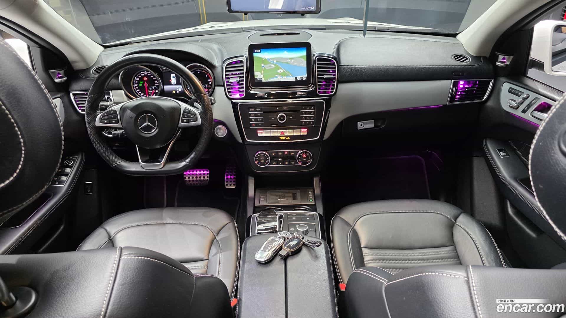 GLE-Class Mercedes-Benz 2018.8-INNER-007
