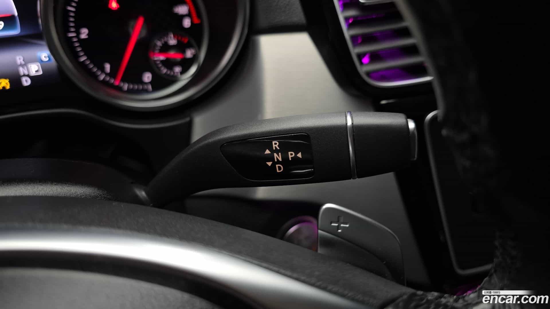 GLE-Class Mercedes-Benz 2018.8-INNER-009