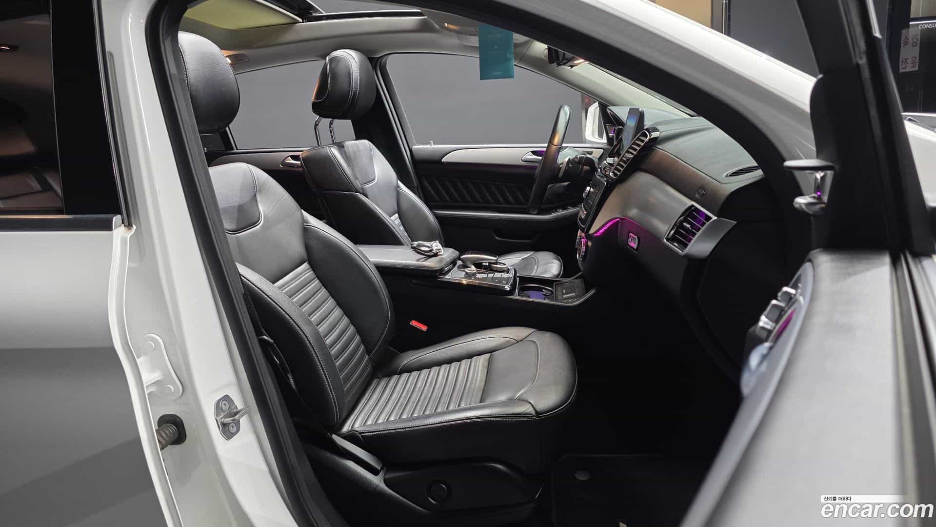 GLE-Class Mercedes-Benz 2018.8-OPTION-015