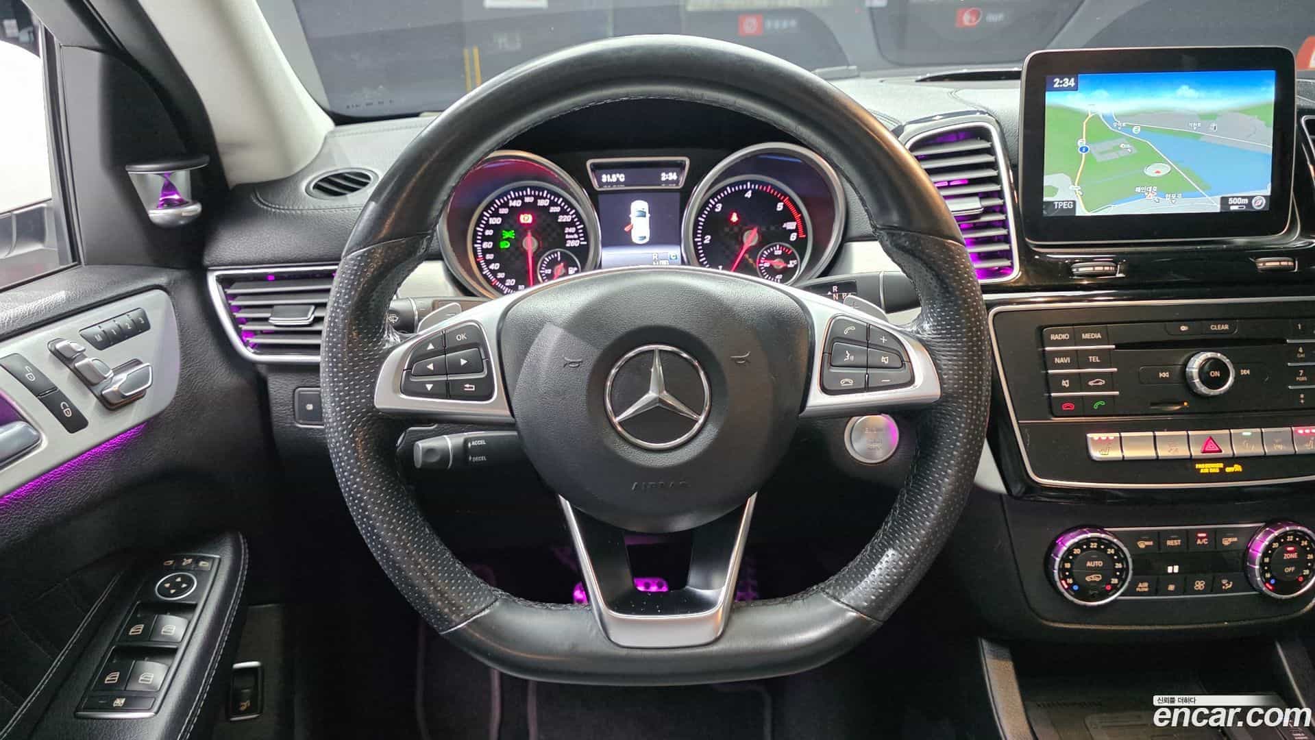 GLE-Class Mercedes-Benz 2018.8-OPTION-017