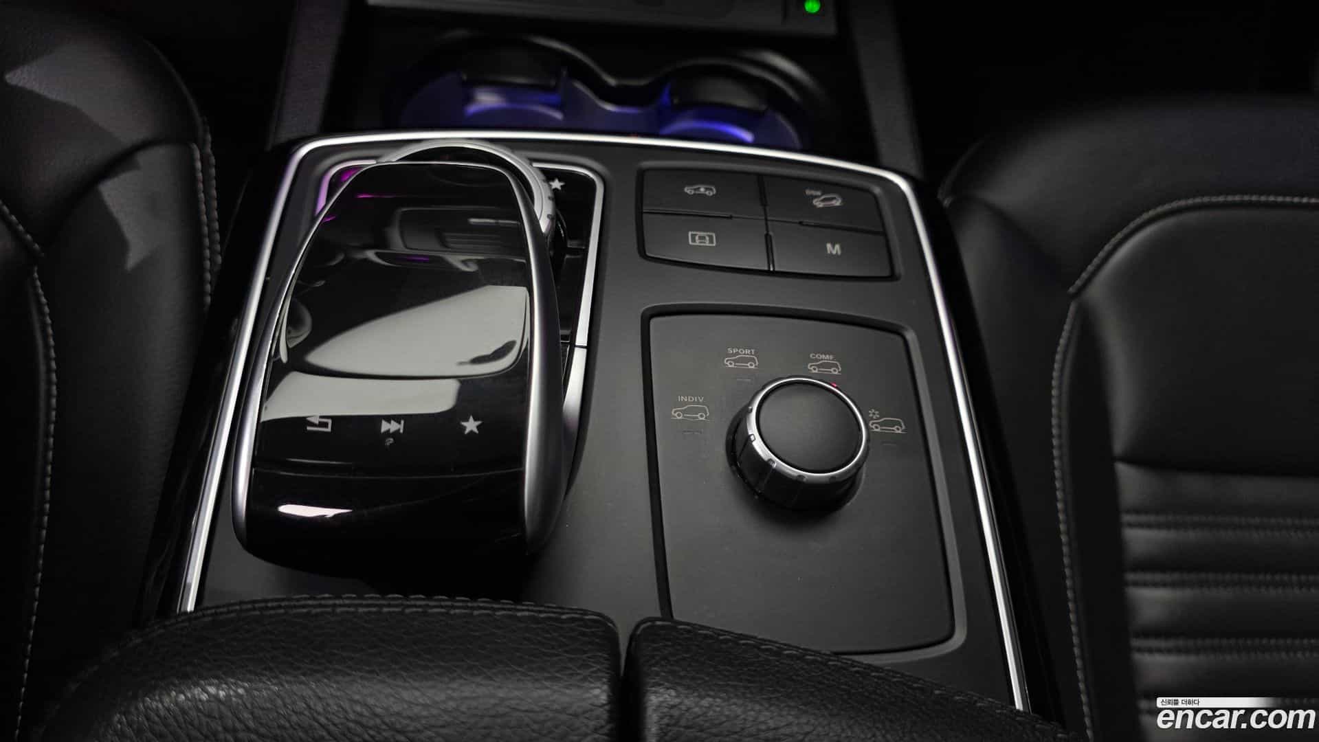 GLE-Class Mercedes-Benz 2018.8-OPTION-022