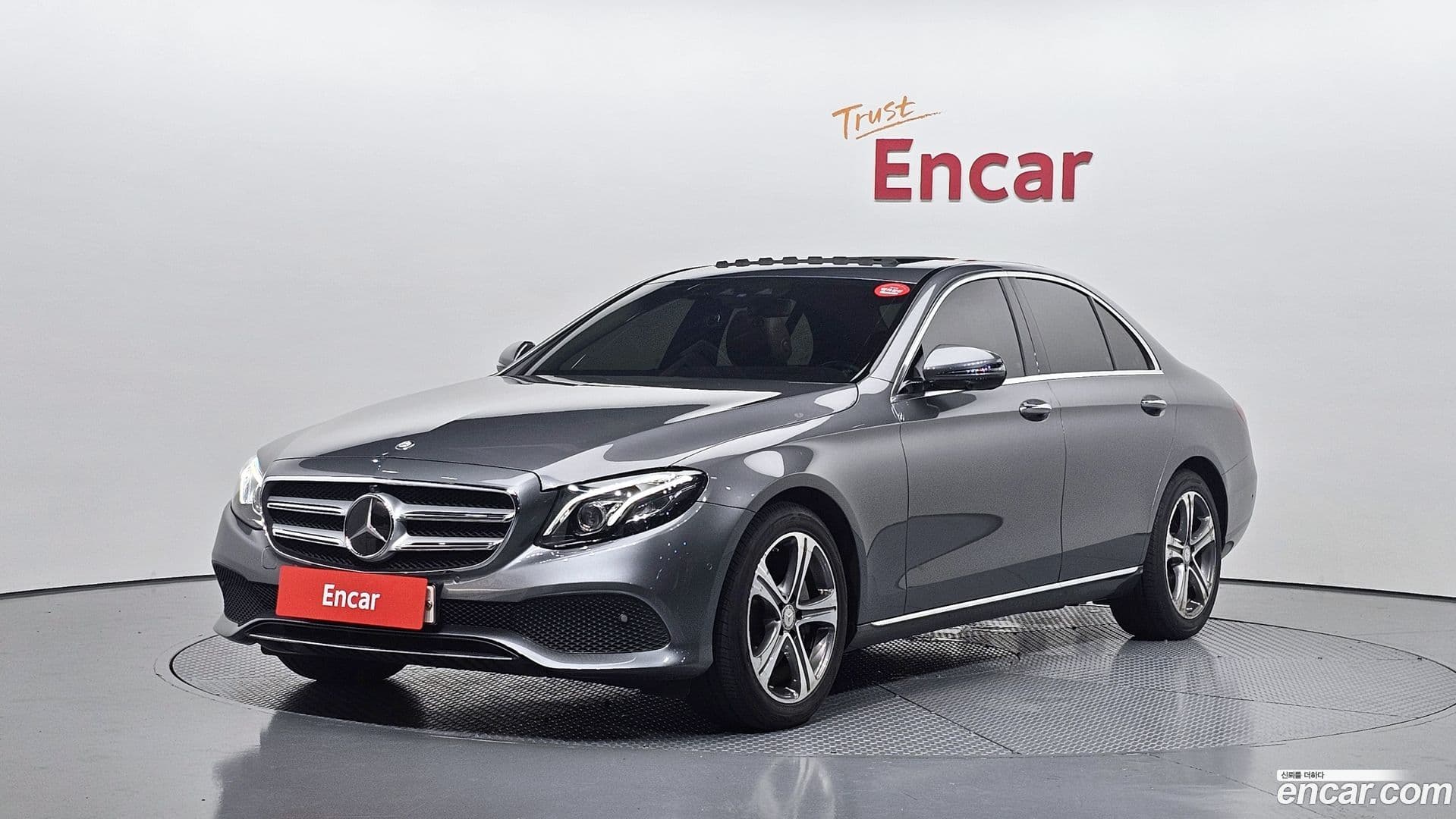 Main__Slider__Photo:E-Class Mercedes-Benz 2017.3-0