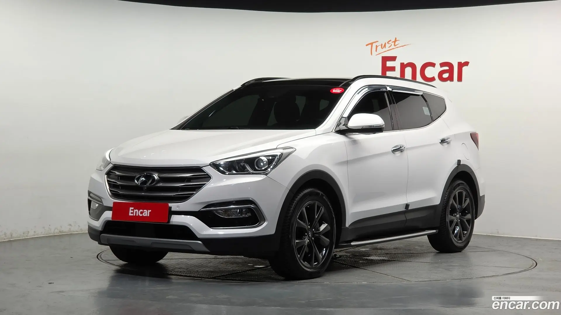 Main__Slider__Photo:Santafe Hyundai 2015.11-0