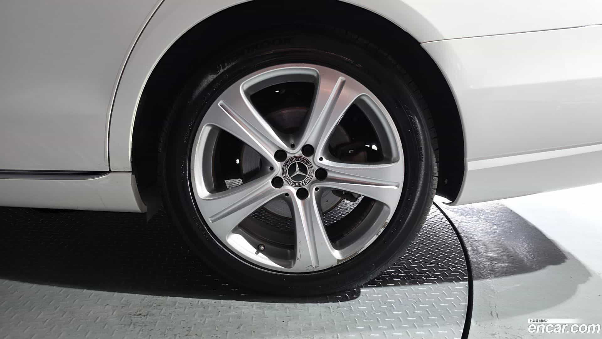 E-Class Mercedes-Benz 2018.2-OUTER-031