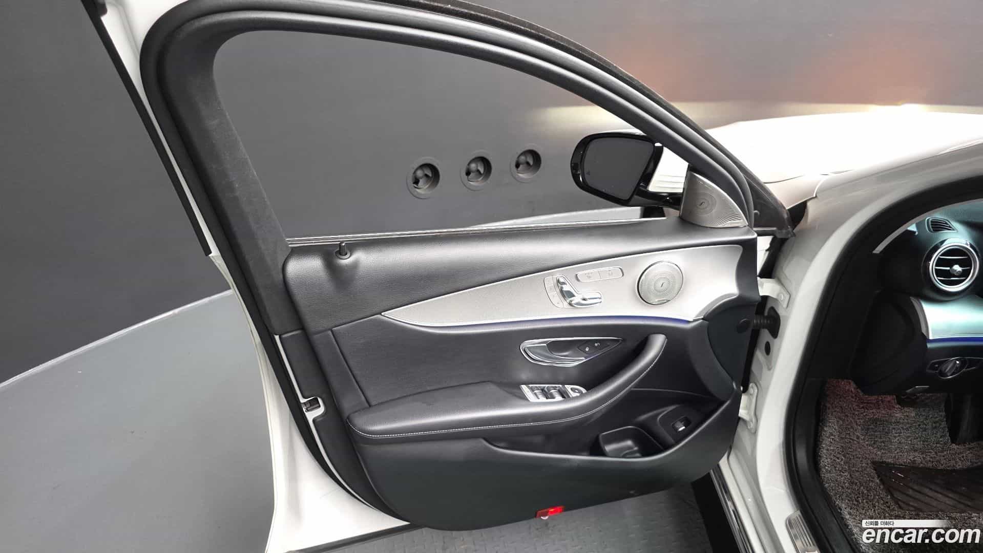E-Class Mercedes-Benz 2018.2-INNER-034