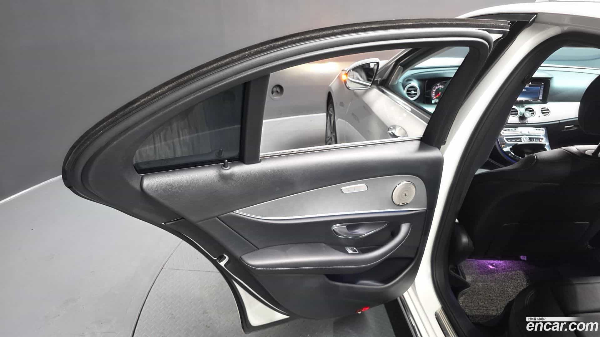 E-Class Mercedes-Benz 2018.2-INNER-035