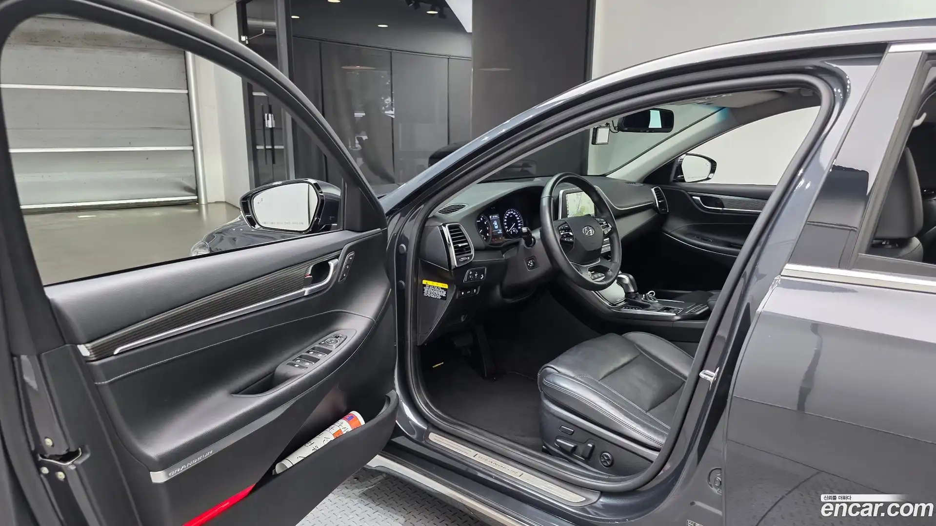 Grandeur Hyundai 2017.0-INNER-010