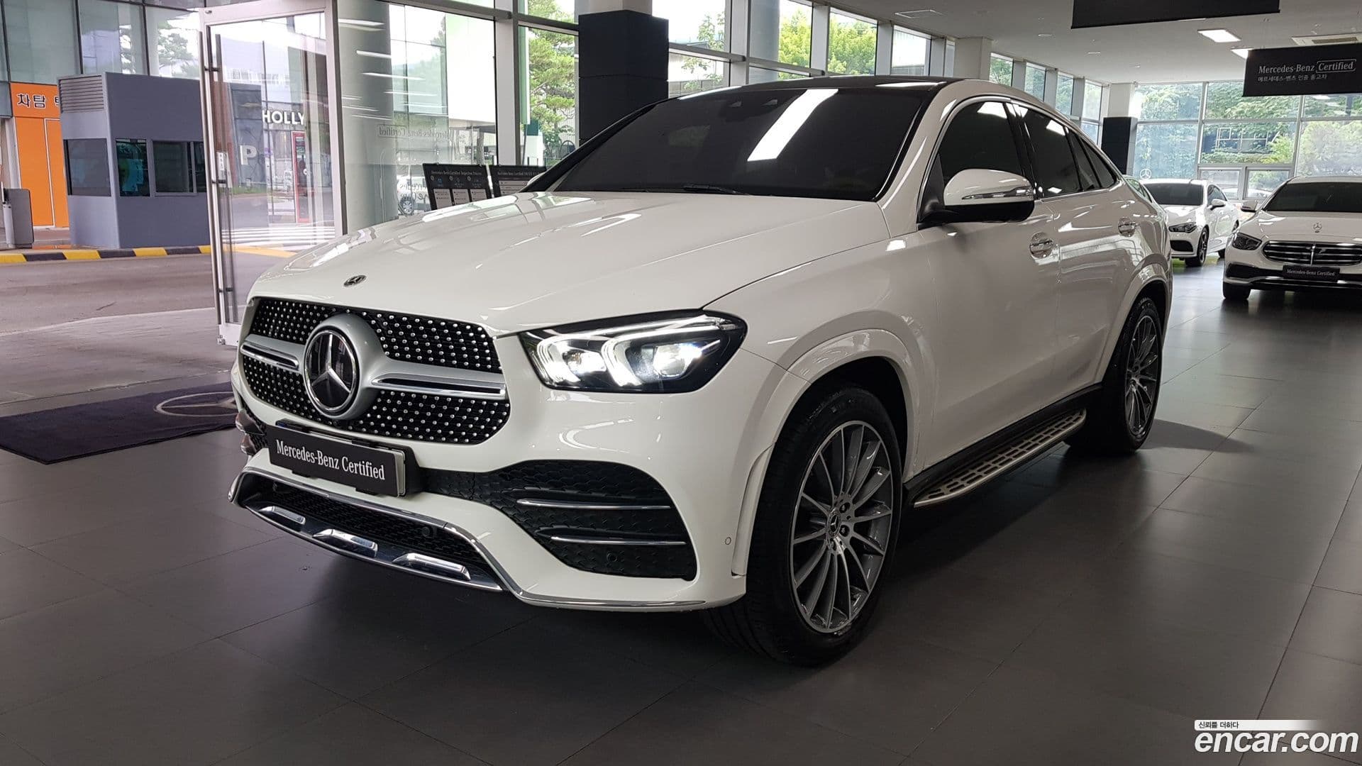 Main__Slider__Photo:GLE-Class Mercedes-Benz 2023.4-0