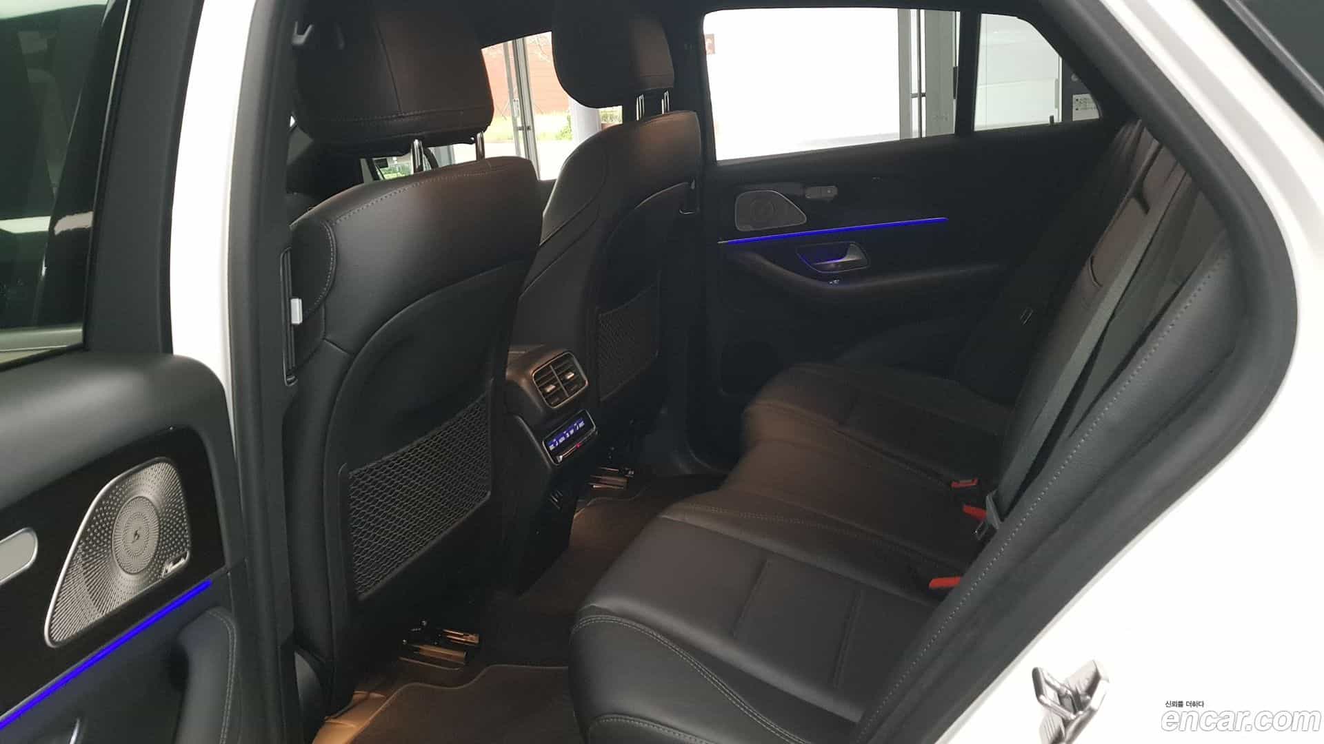 GLE-Class Mercedes-Benz 2023.4-INNER-010