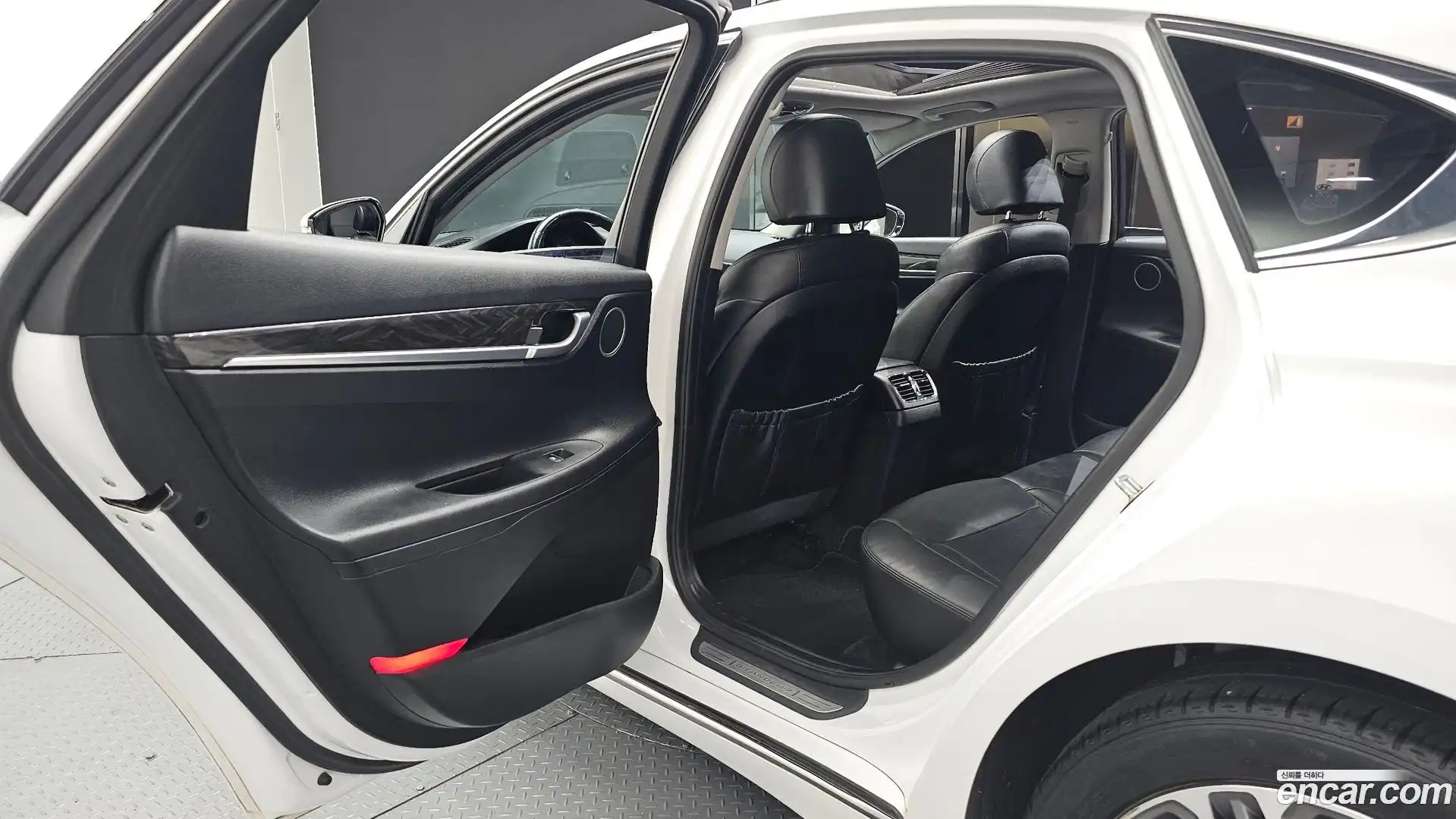 Grandeur Hyundai 2017.8-OPTION-016
