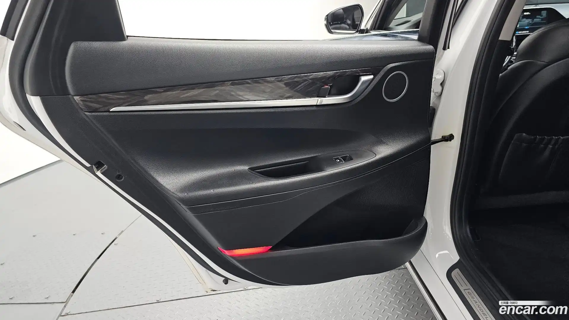 Grandeur Hyundai 2017.8-INNER-035