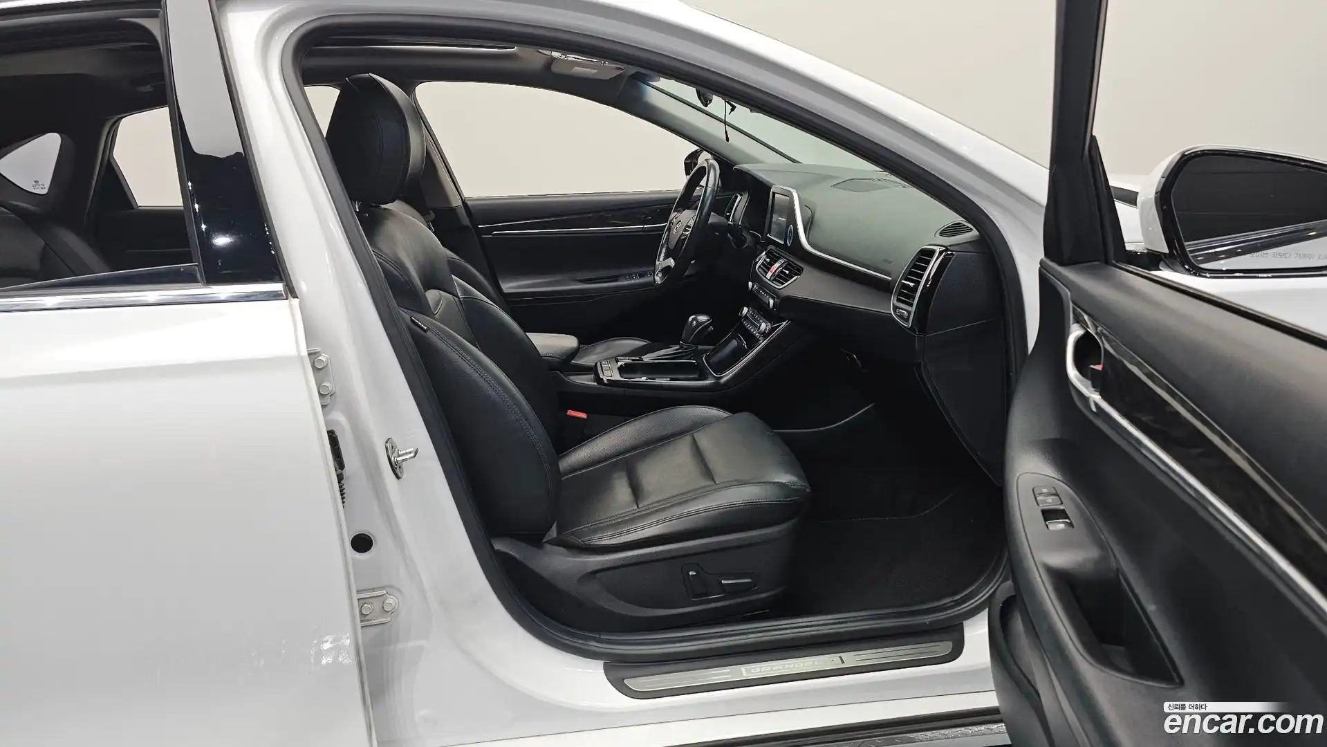 Grandeur Hyundai 2017.8-INNER-036