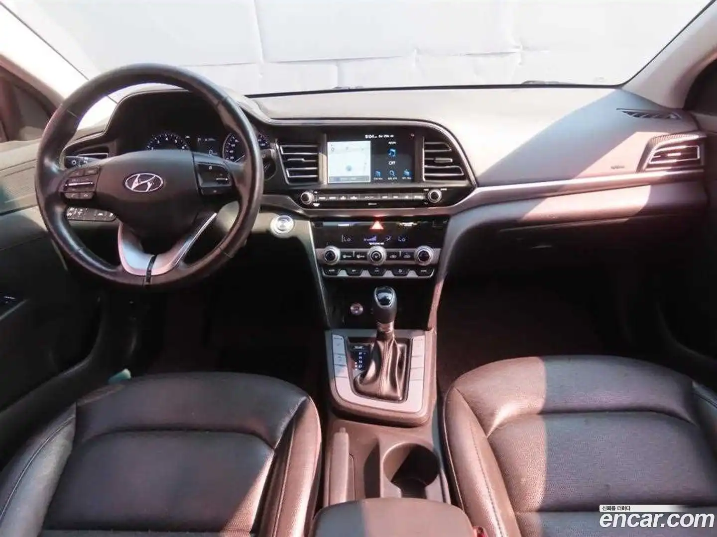 AVANTE Hyundai 2018.9-INNER-007