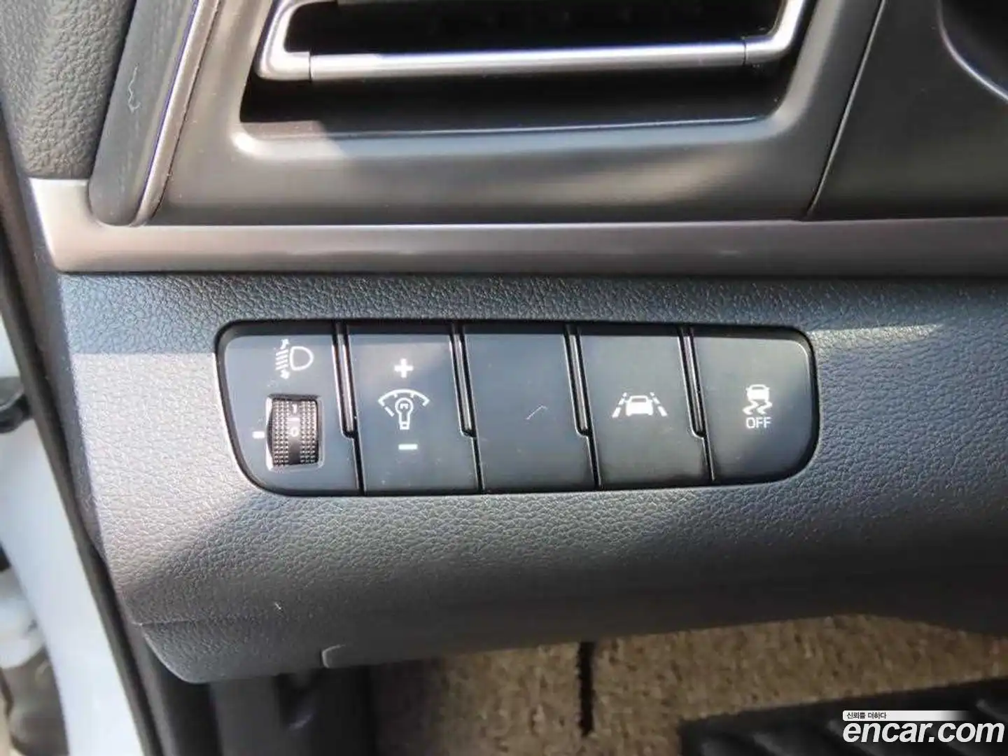 AVANTE Hyundai 2018.9-OPTION-017