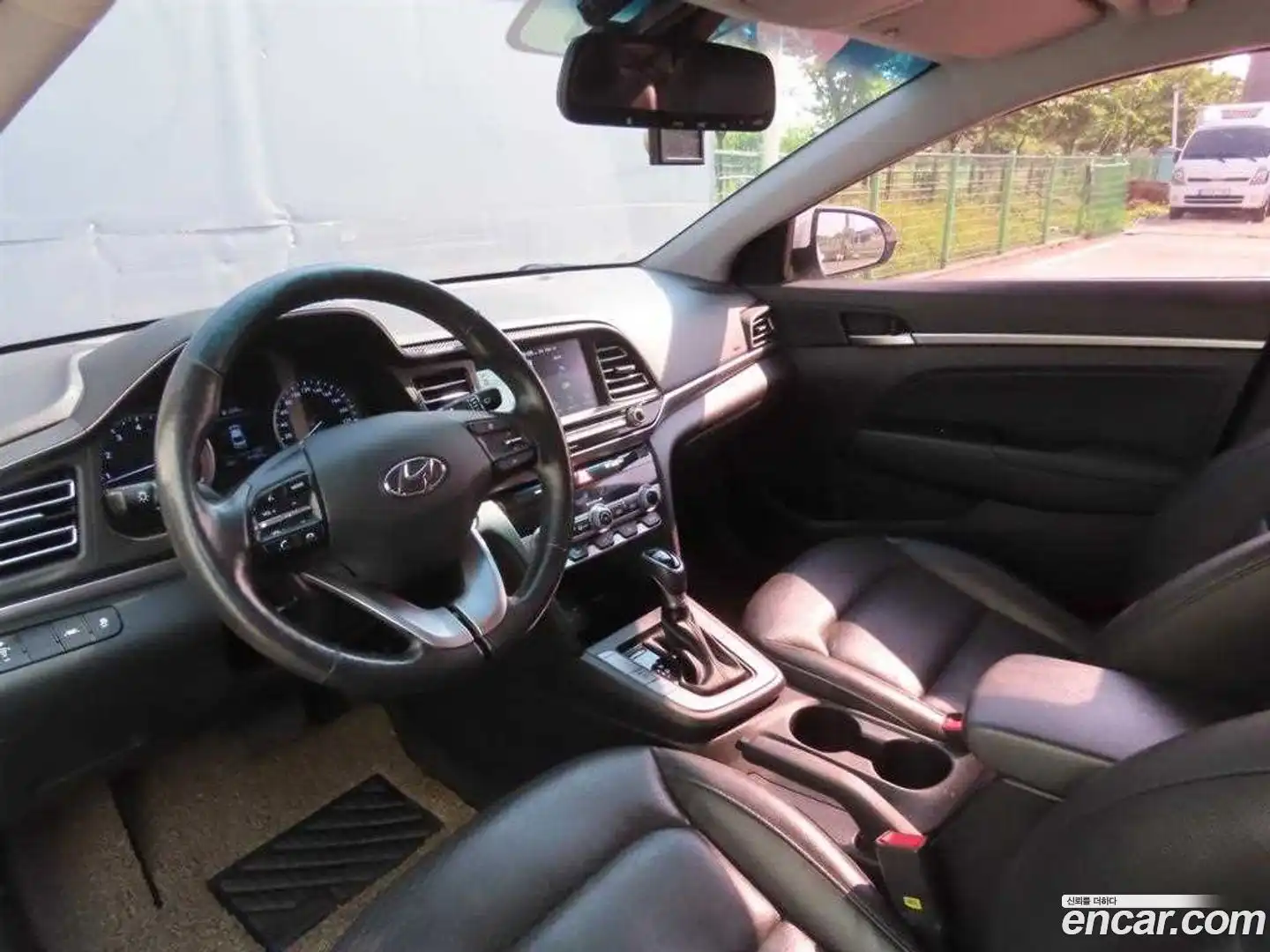AVANTE Hyundai 2018.9-OPTION-019