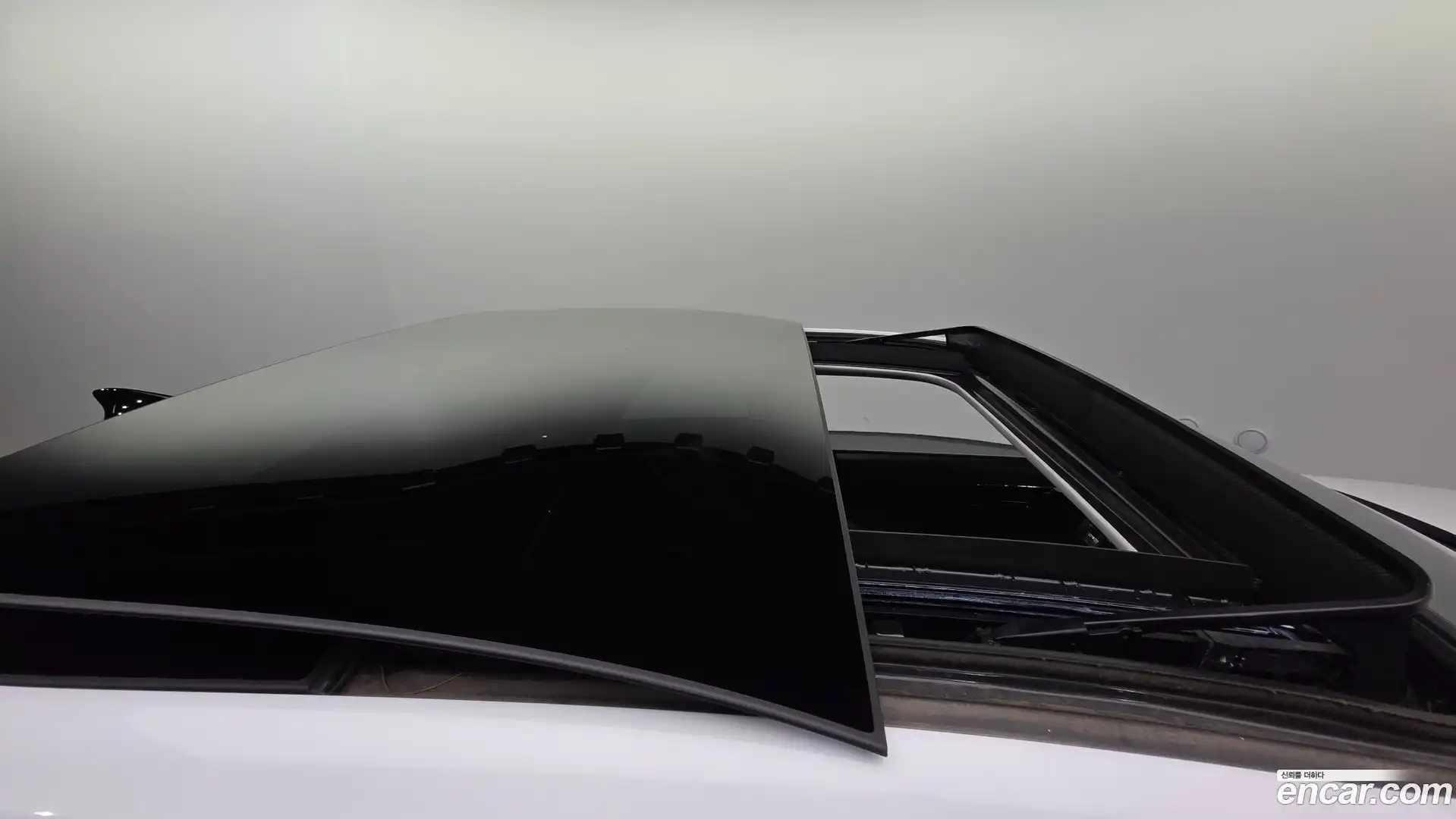 Grandeur Hyundai 2023.1-OPTION-015