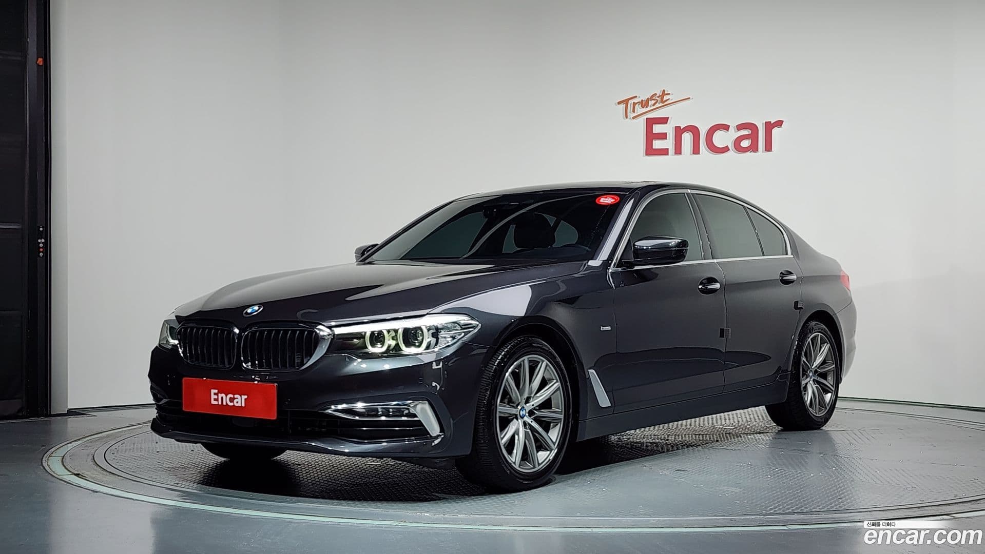 Main__Slider__Photo:5-Series BMW 2018.7-0