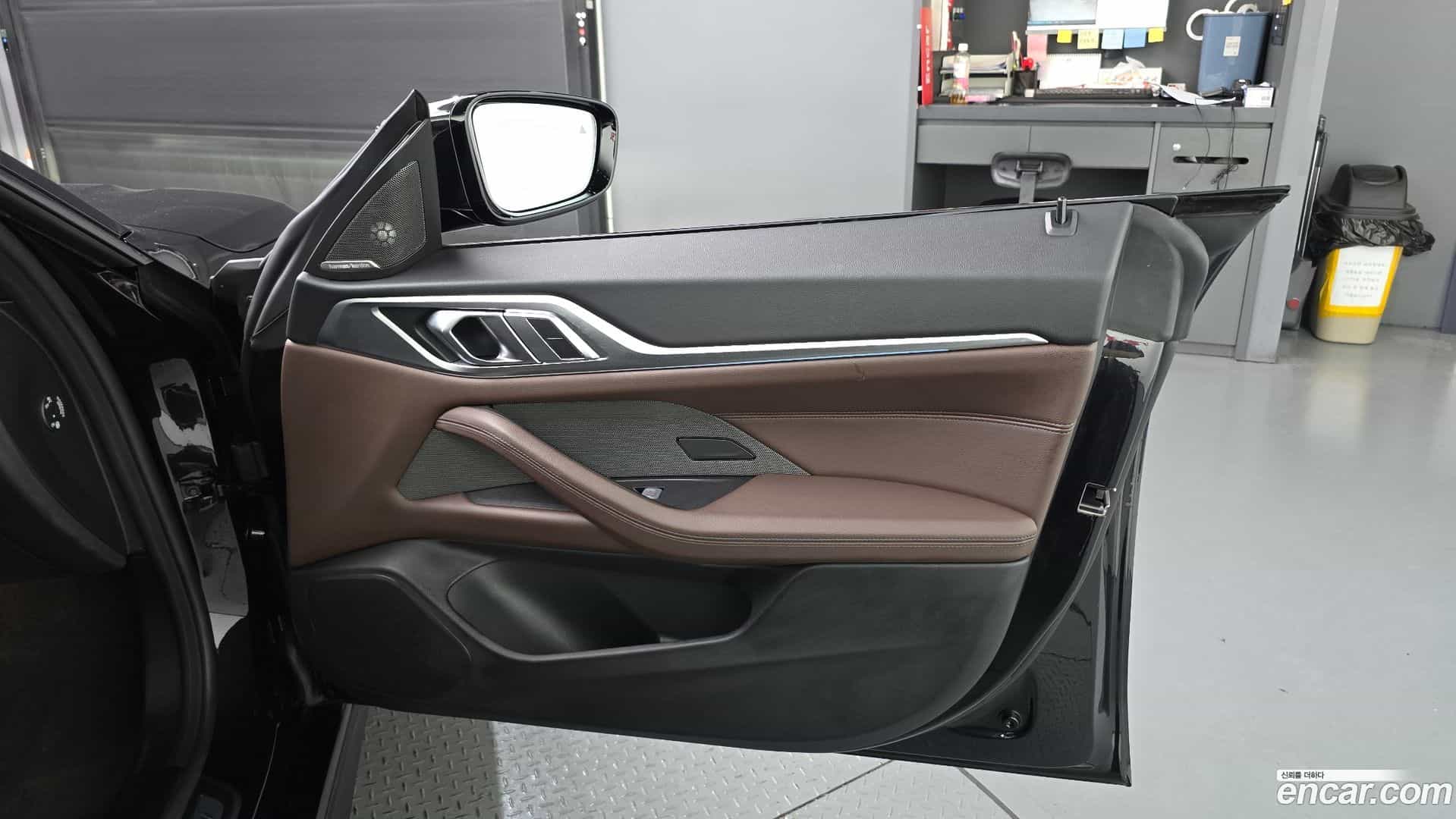 i4 BMW 2023.4-INNER-035