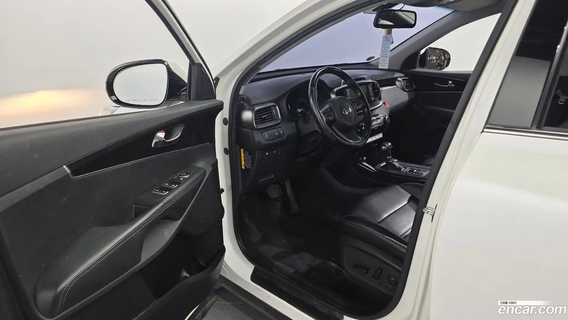 Sorento Kia 2016.5-INNER-010
