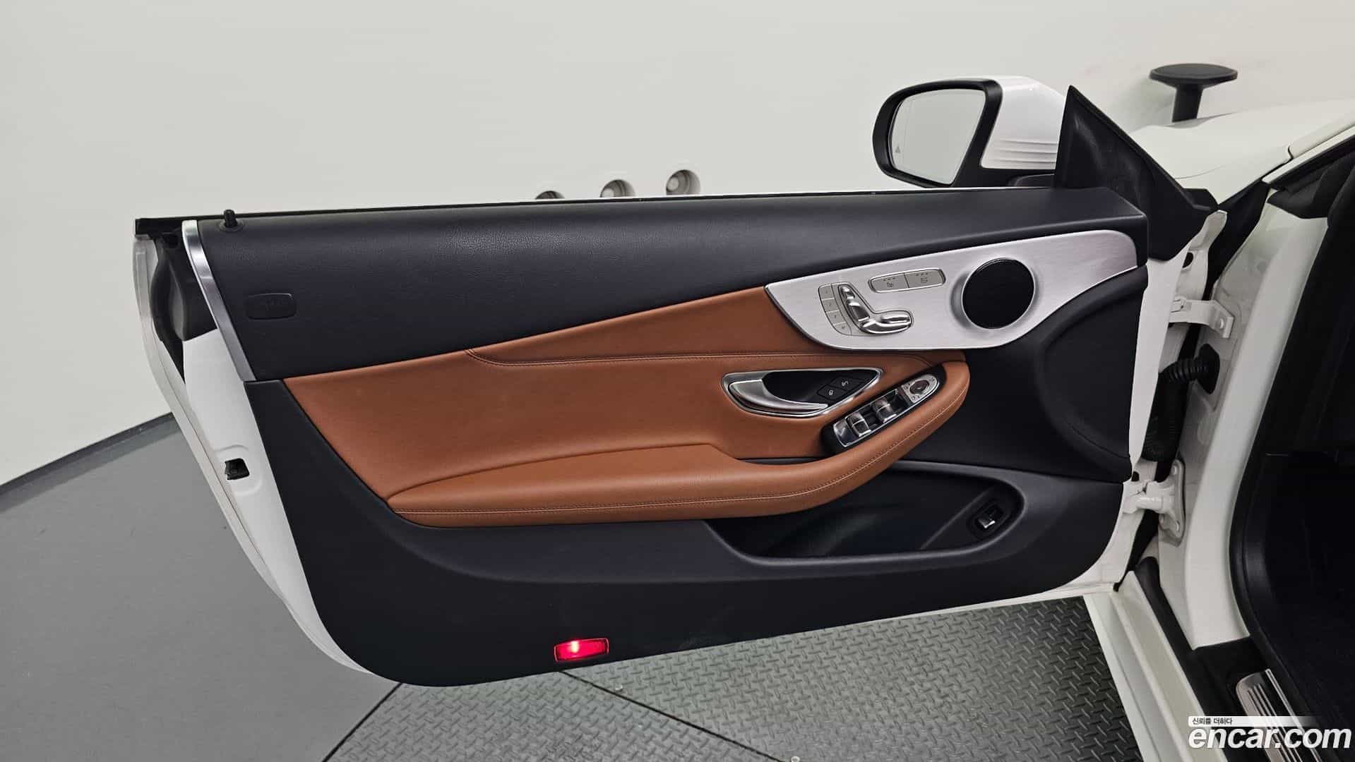 C-Class Mercedes-Benz 2018.4-INNER-034