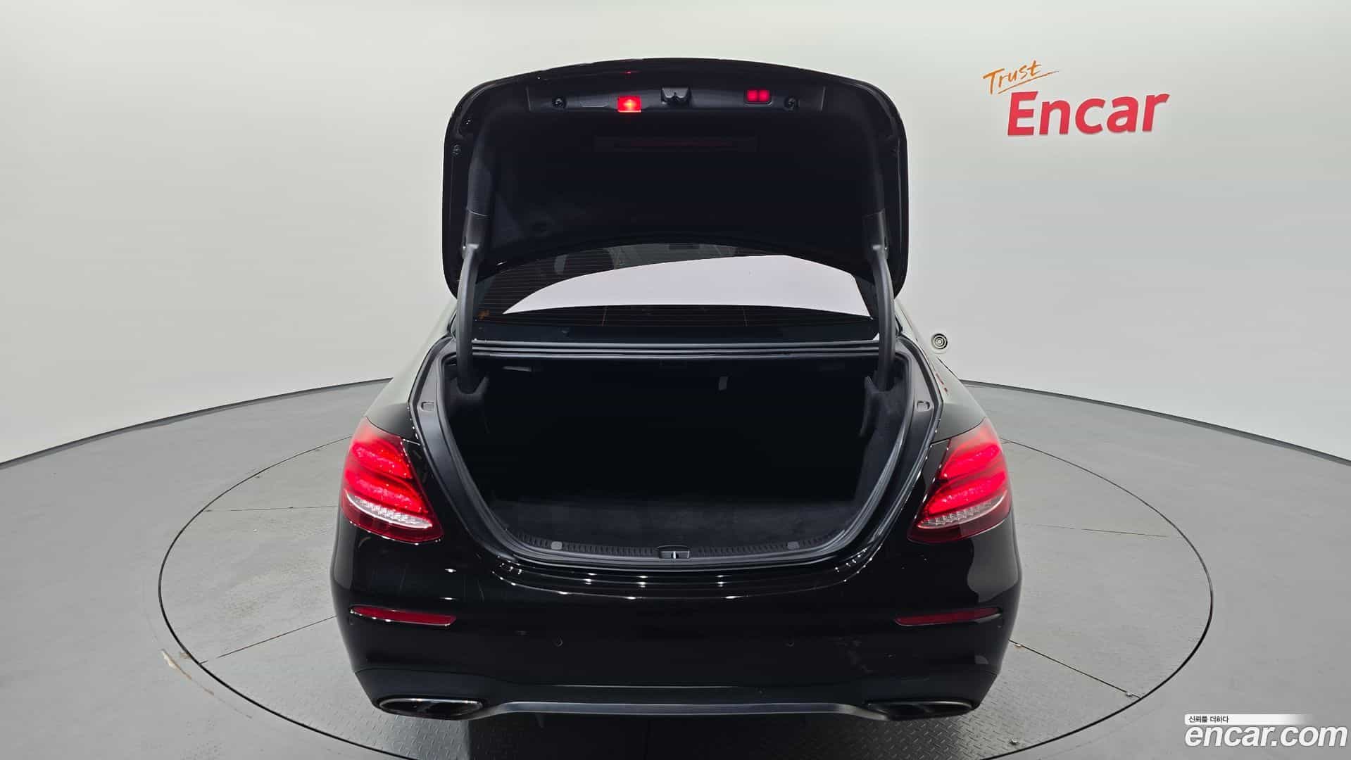 E-Class Mercedes-Benz 2017.9-OPTION-044