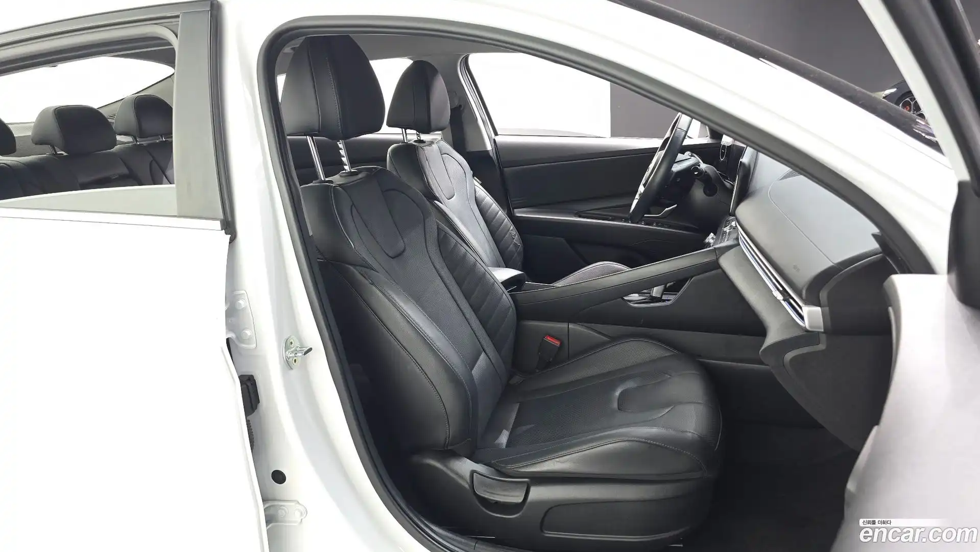 AVANTE Hyundai 2020.6-INNER-036