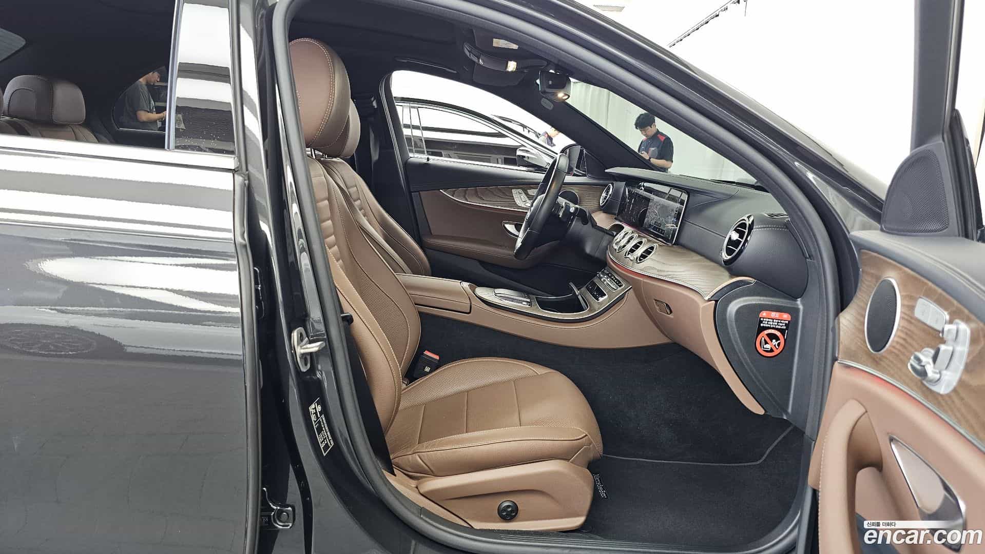 E-Class Mercedes-Benz 2023.4-OPTION-015