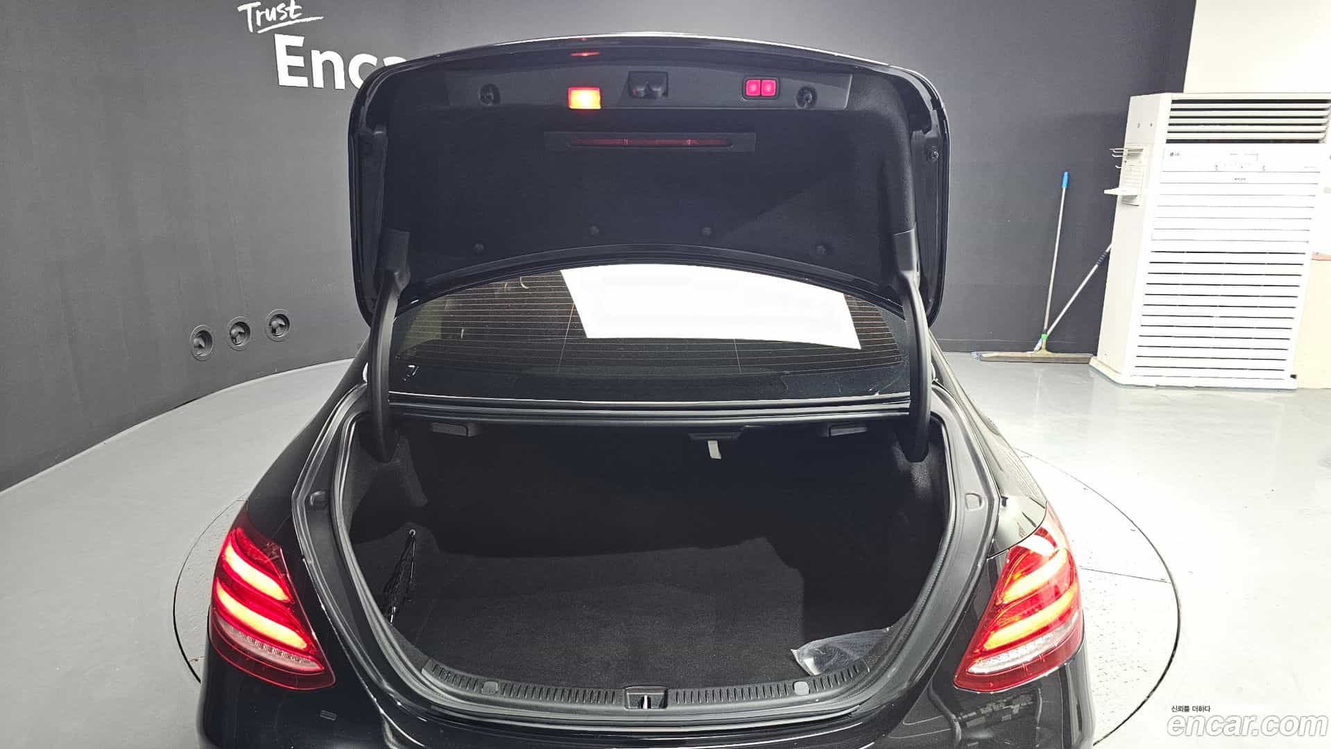 E-Class Mercedes-Benz 2016.6-OPTION-024