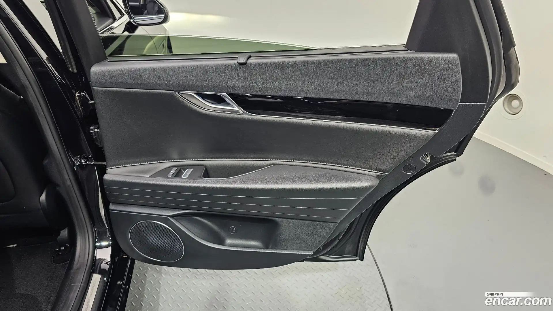 G80 Genesis 2022.6-INNER-035