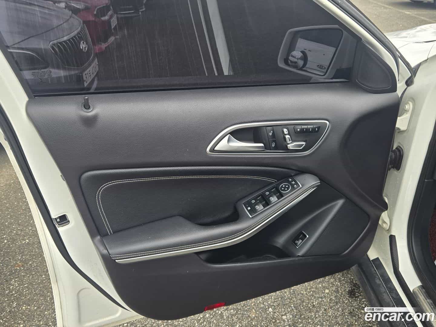 GLA-Class Mercedes-Benz 2018.3-INNER-007