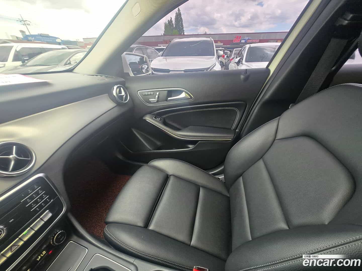 GLA-Class Mercedes-Benz 2018.3-OPTION-018
