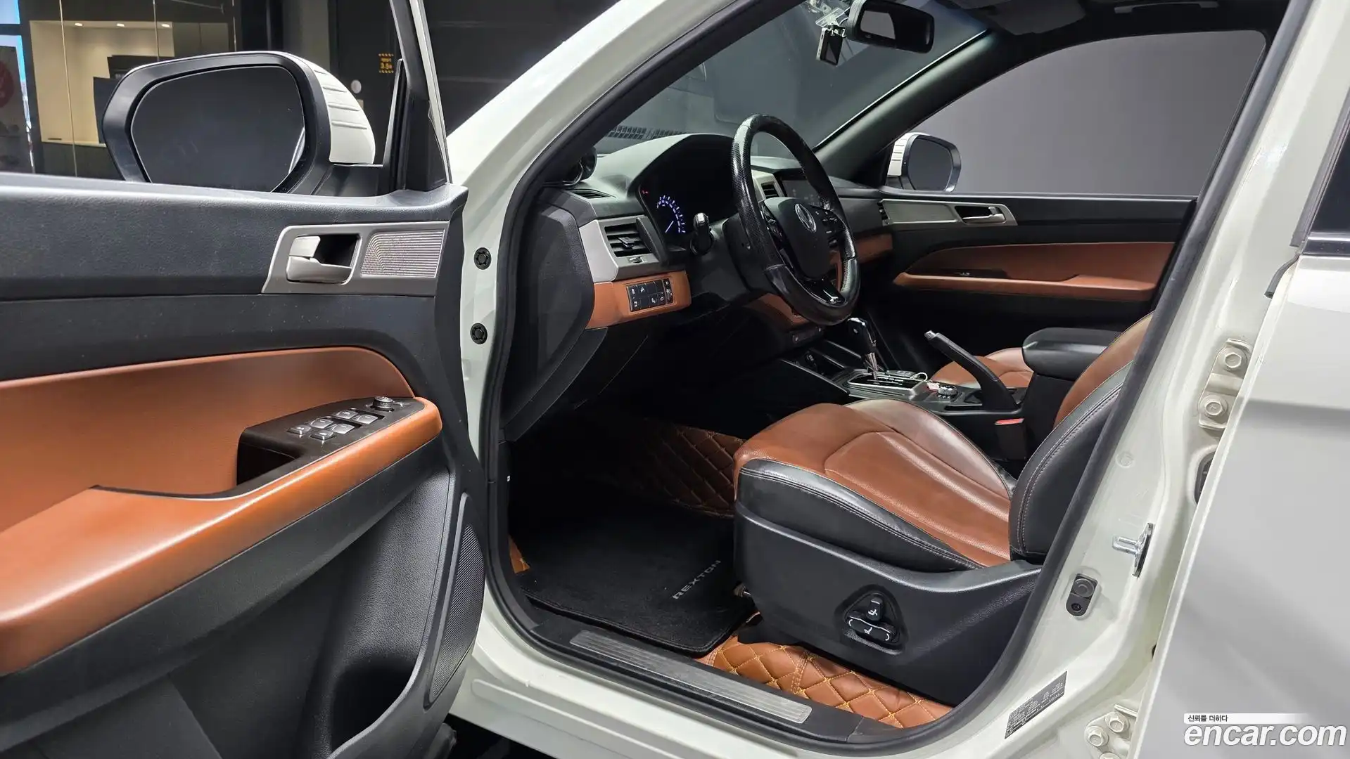 Rexton KG Mobility 2018.5-INNER-010