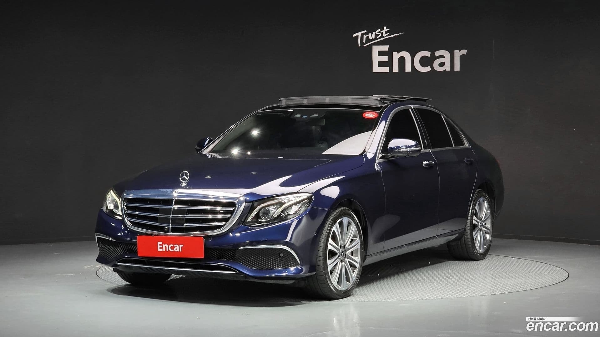 Main__Slider__Photo:E-Class Mercedes-Benz 2019.10-0