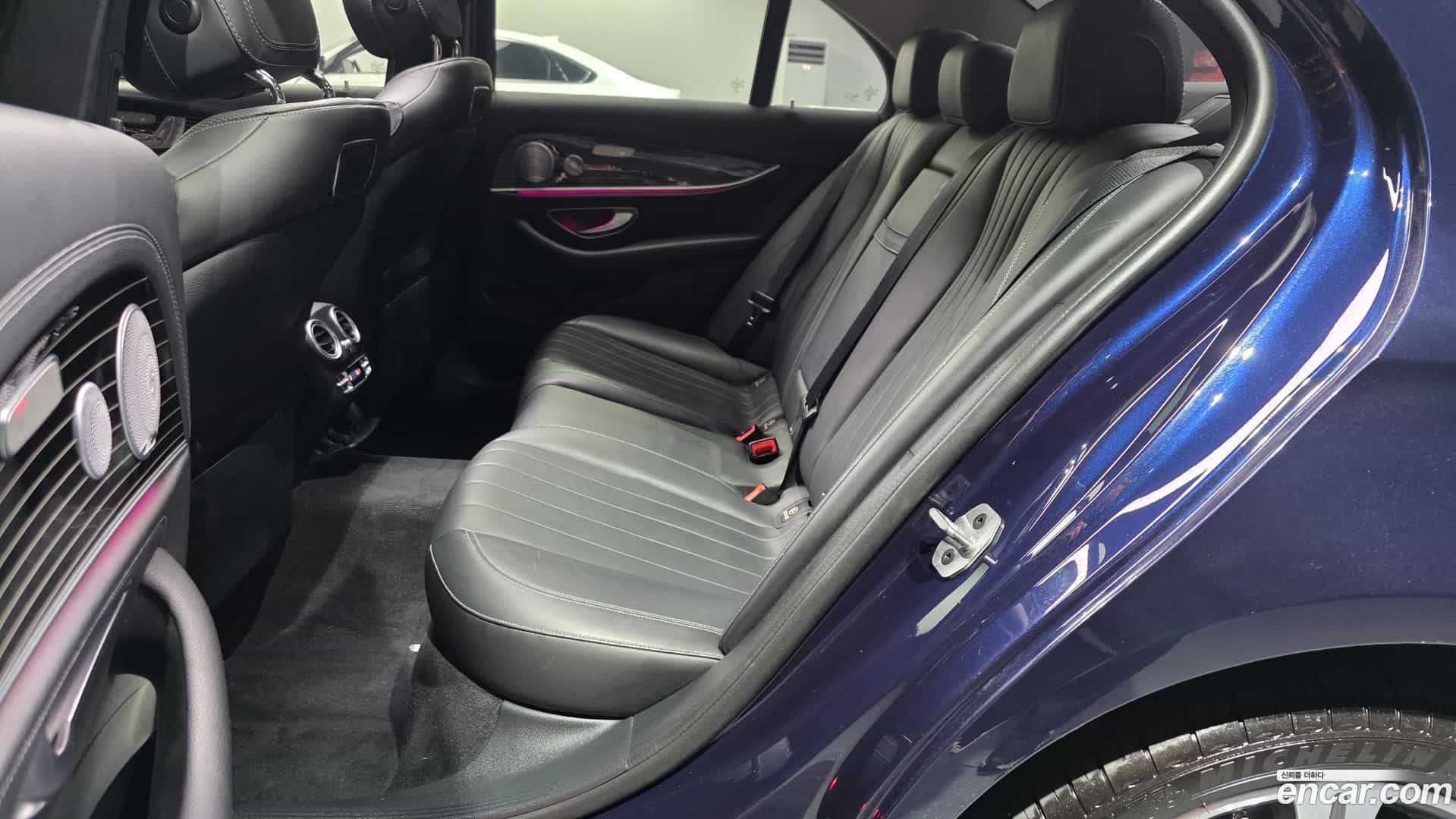 E-Class Mercedes-Benz 2019.10-OPTION-015