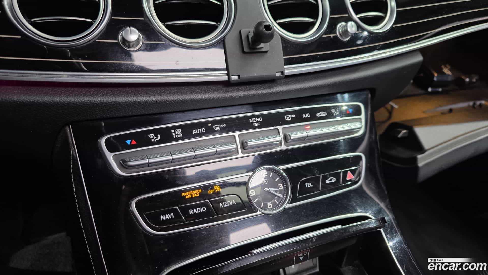 E-Class Mercedes-Benz 2019.10-OPTION-022
