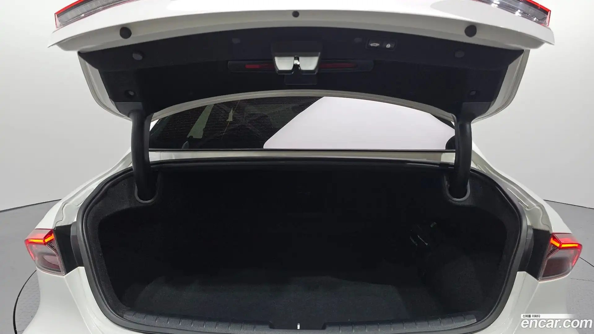 Grandeur Hyundai 2022.5-OPTION-024