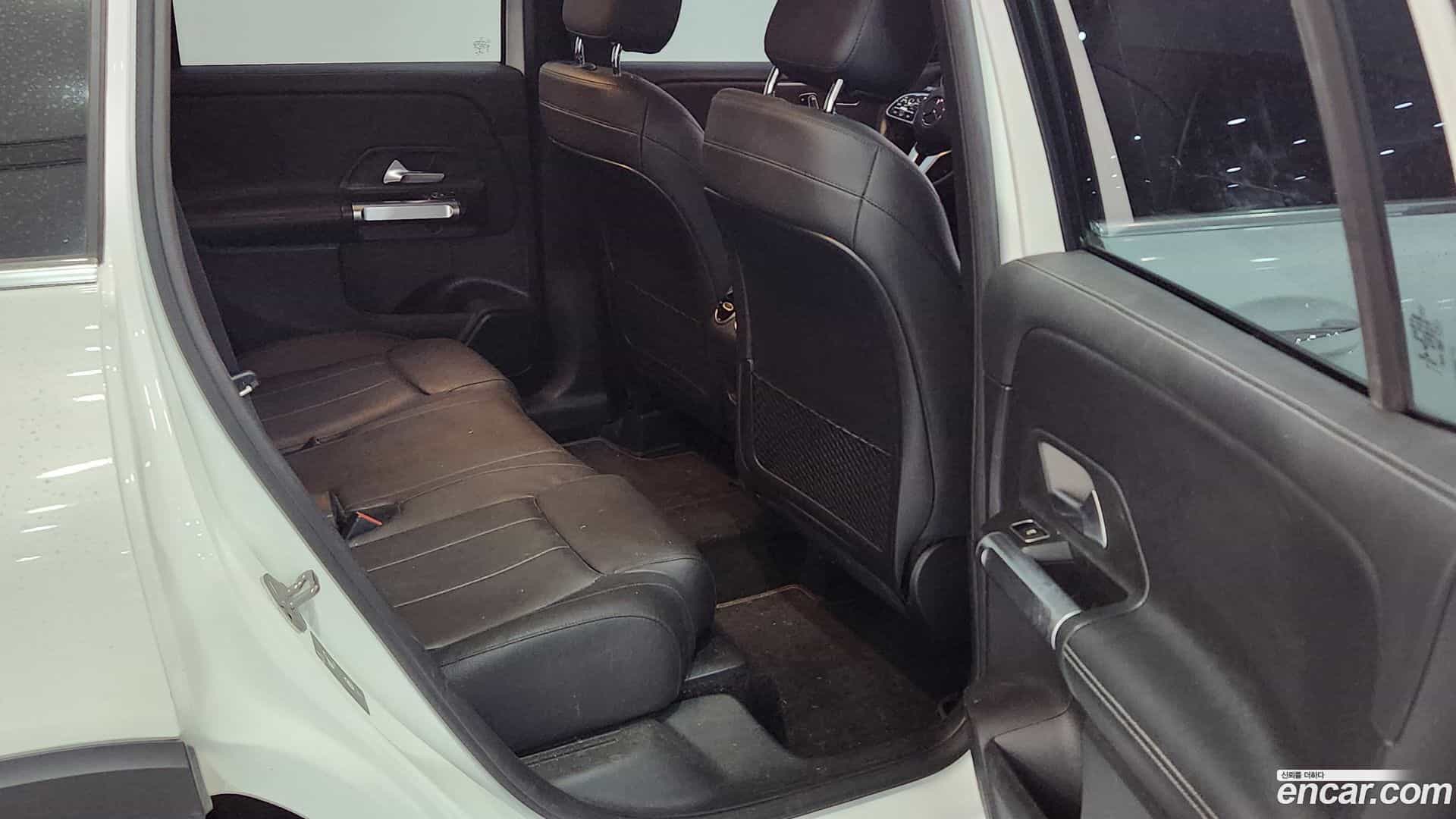GLB-Class Mercedes-Benz 2021.0-INNER-007