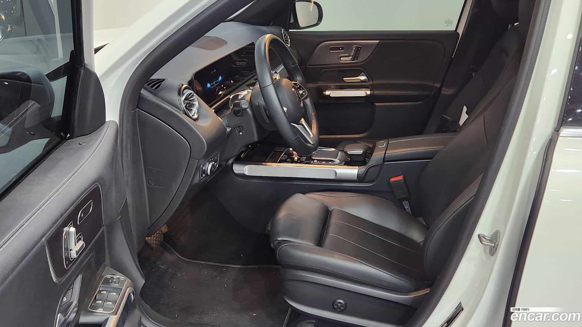 GLB-Class Mercedes-Benz 2021.0-INNER-010