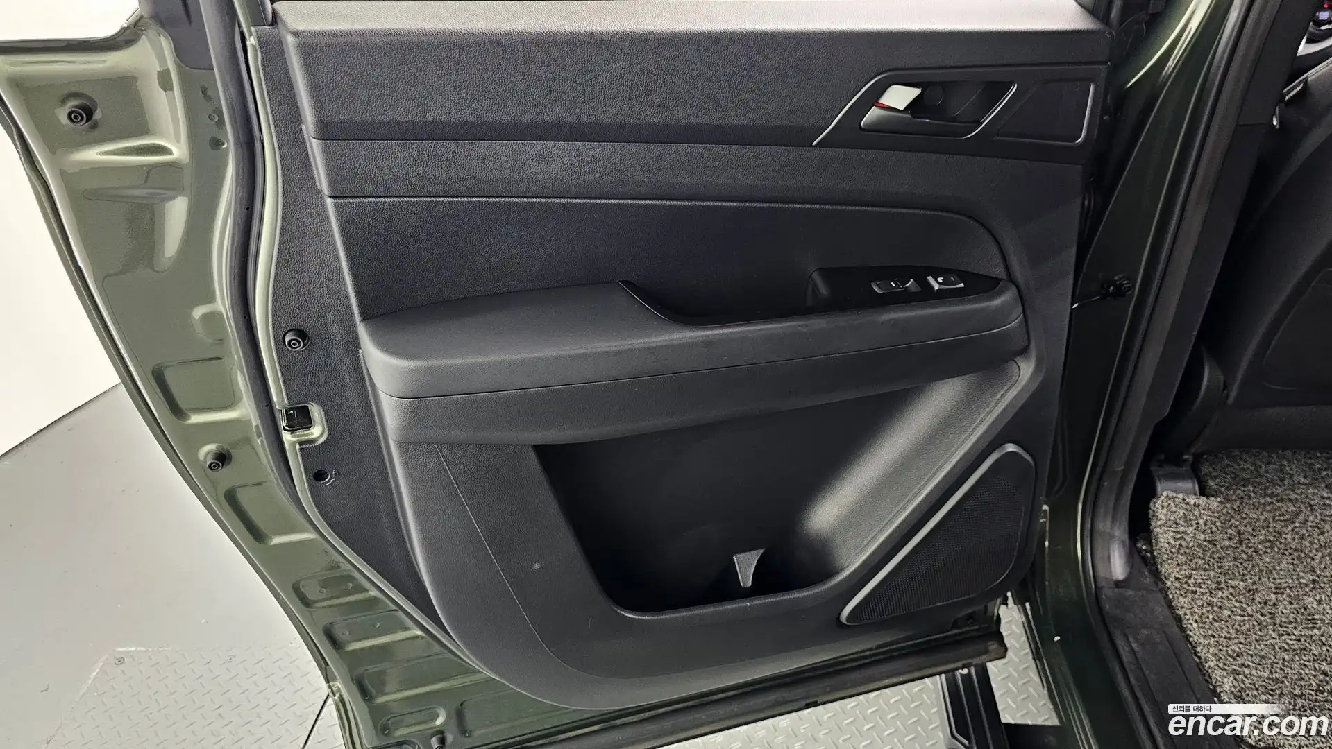 Rexton KG Mobility 2022.1-INNER-035
