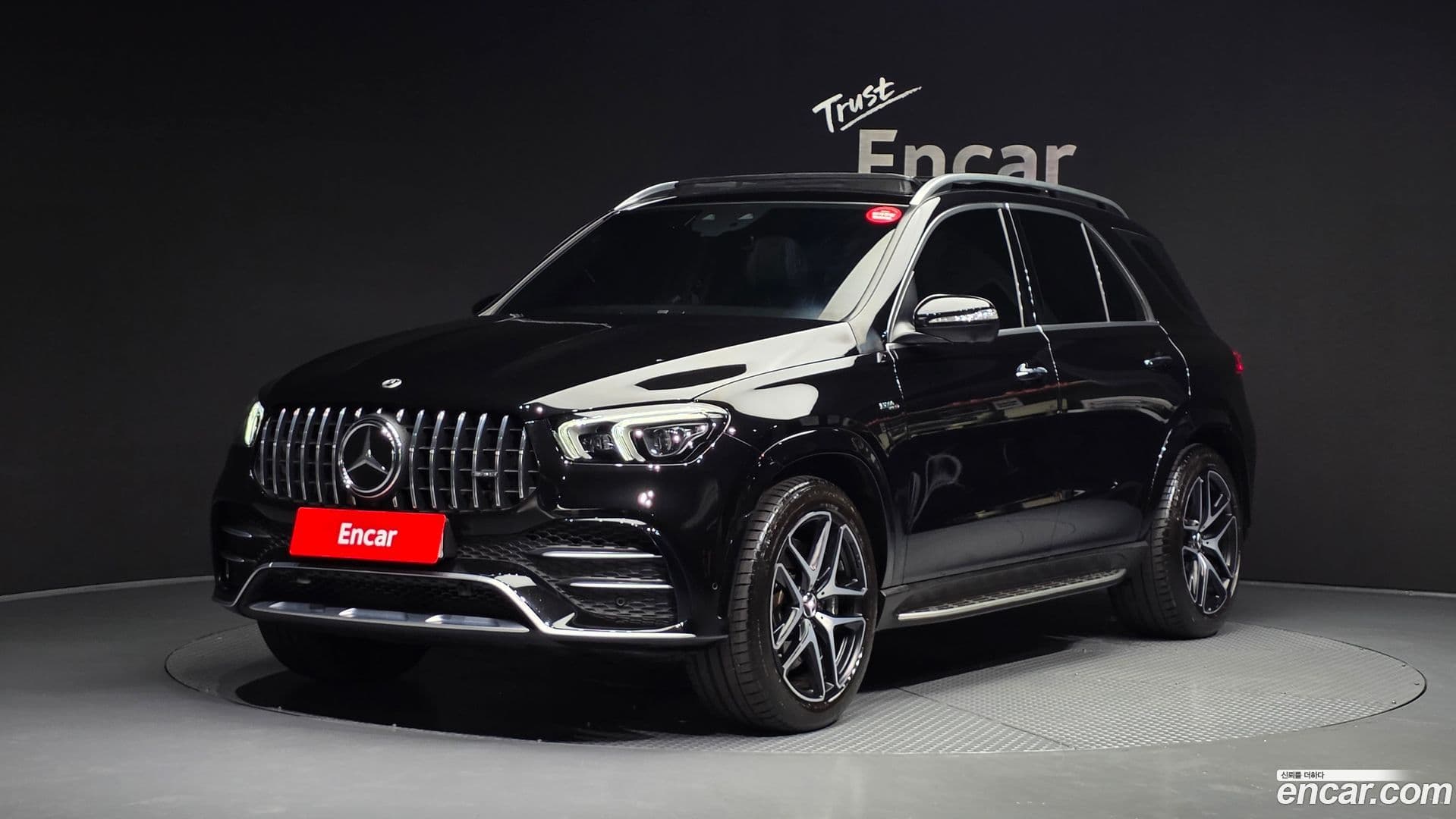 Main__Slider__Photo:GLE-Class Mercedes-Benz 2023.8-0