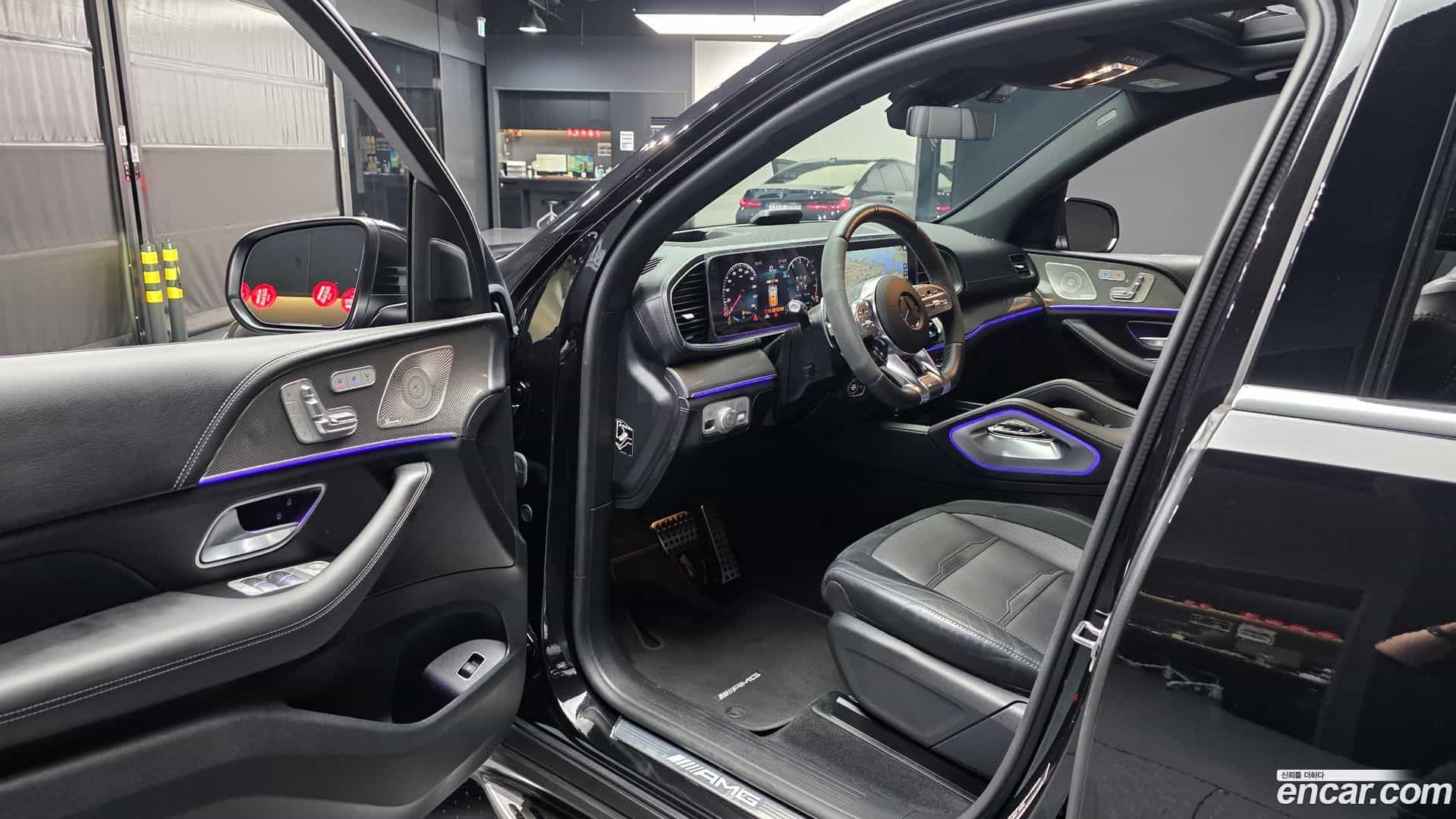 GLE-Class Mercedes-Benz 2023.8-INNER-010