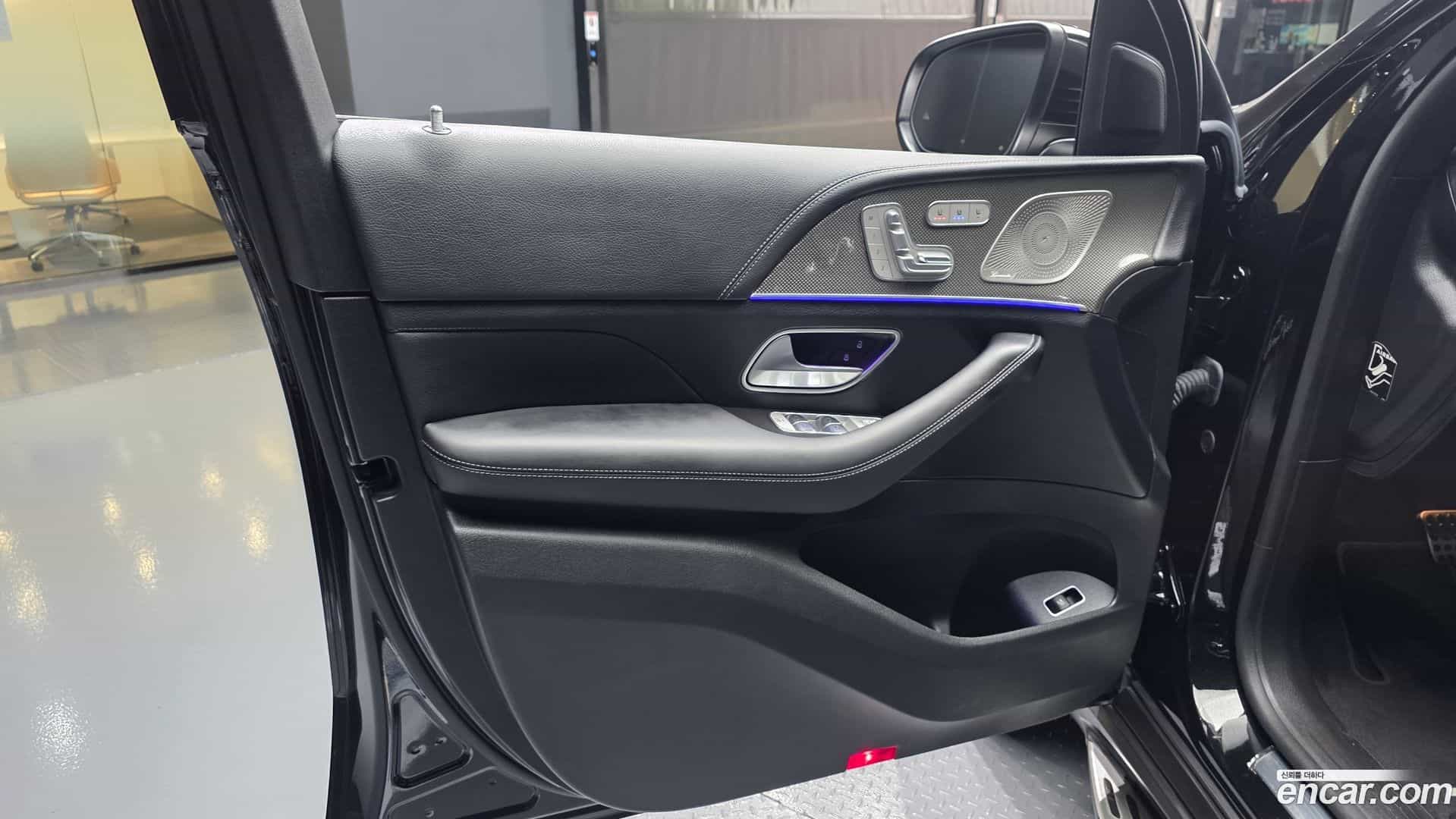 GLE-Class Mercedes-Benz 2023.8-INNER-034