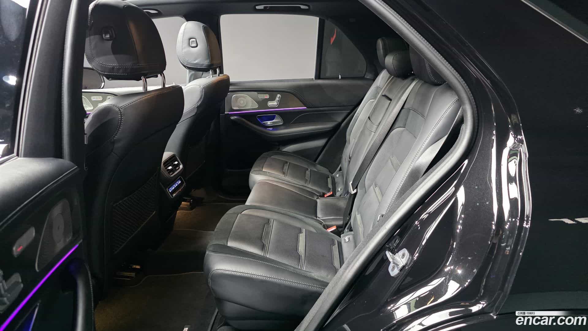 GLE-Class Mercedes-Benz 2023.8-INNER-036