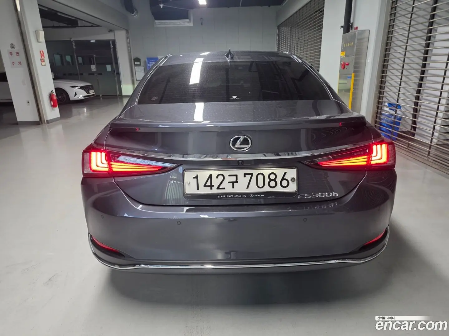 Main__Slider__Photo:ES Lexus 2023.2-1