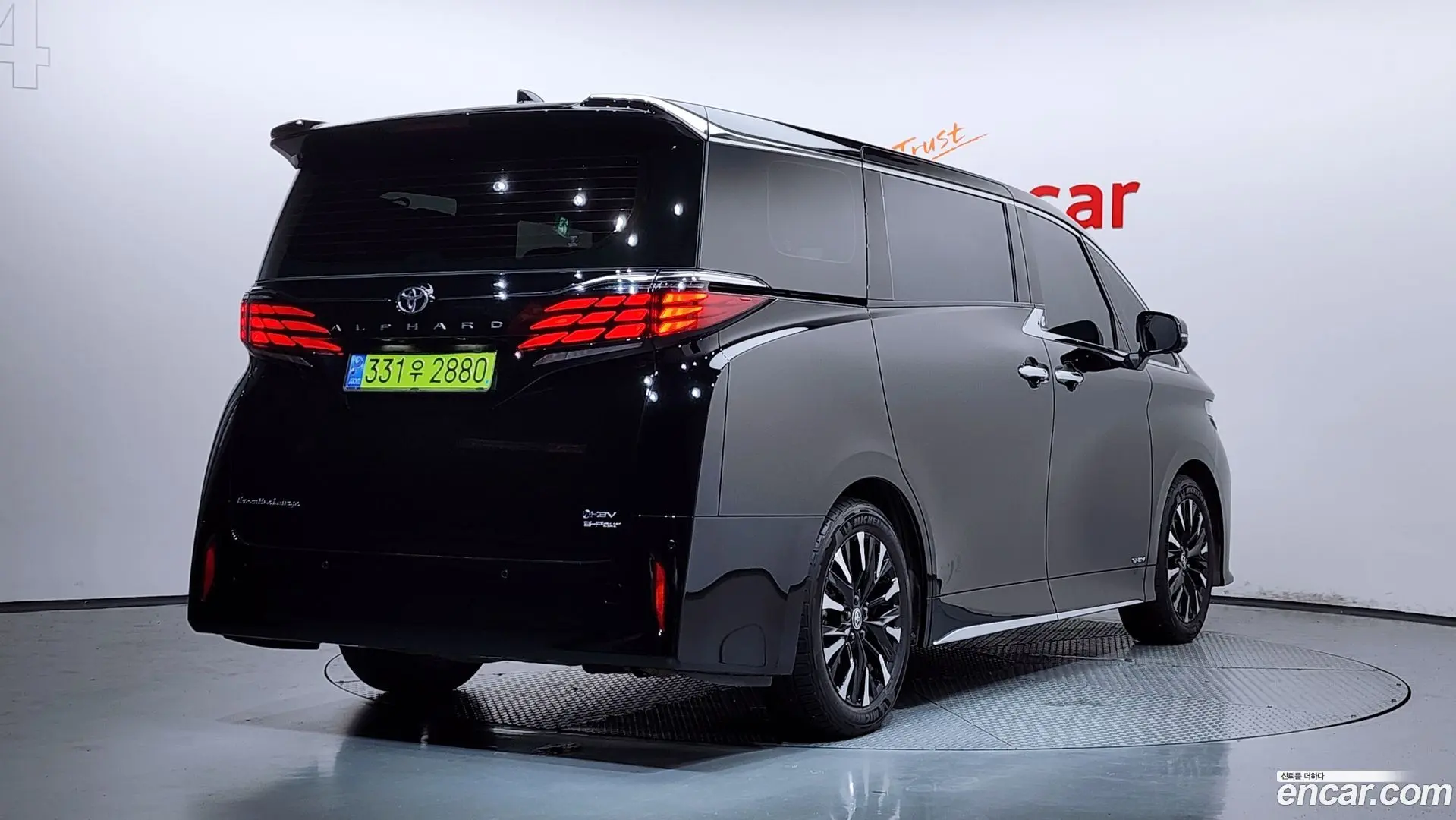 Main__Slider__Photo:Alphard Toyota 2024.4-1