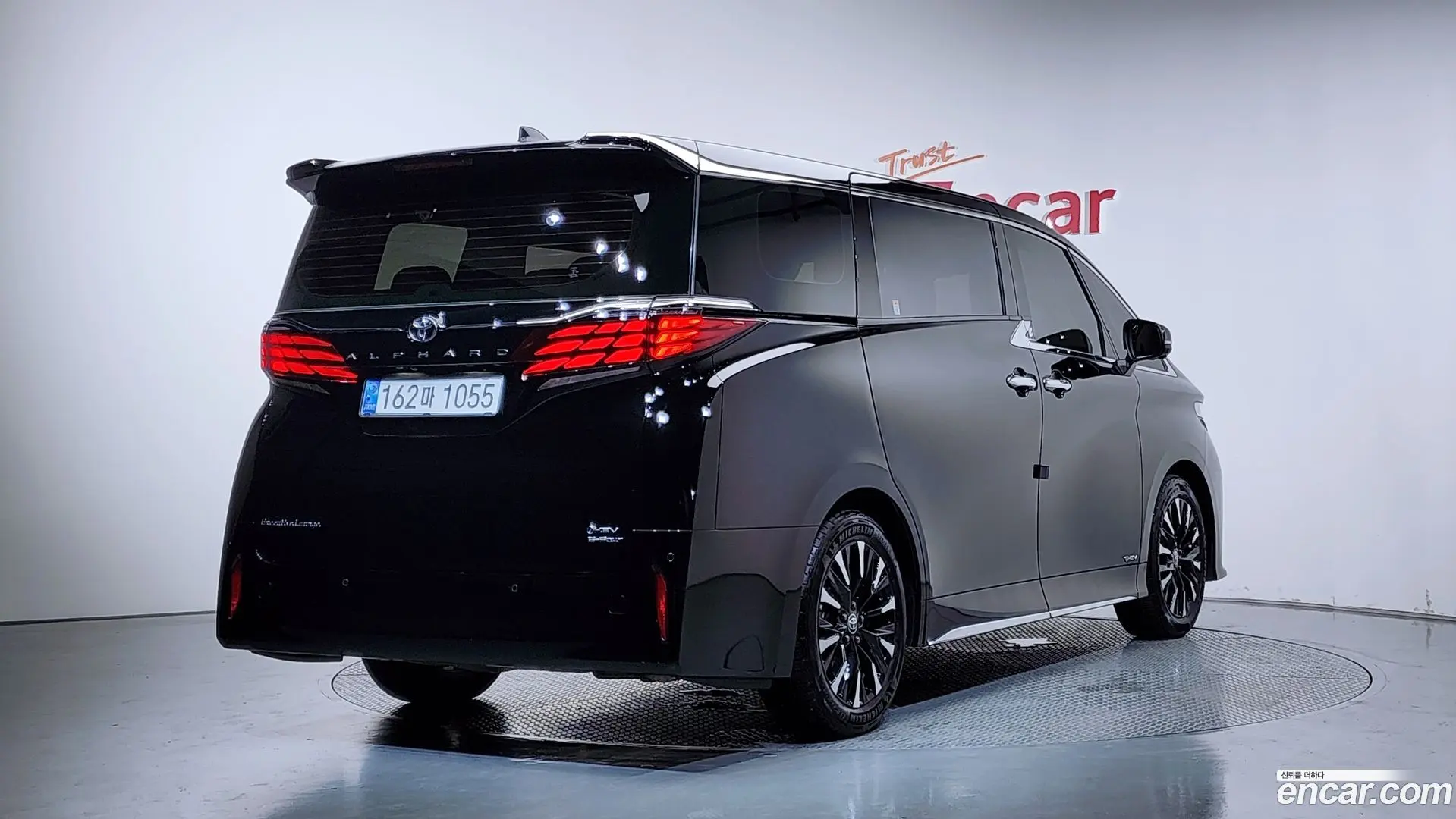 Main__Slider__Photo:Alphard Toyota 2024.11-1