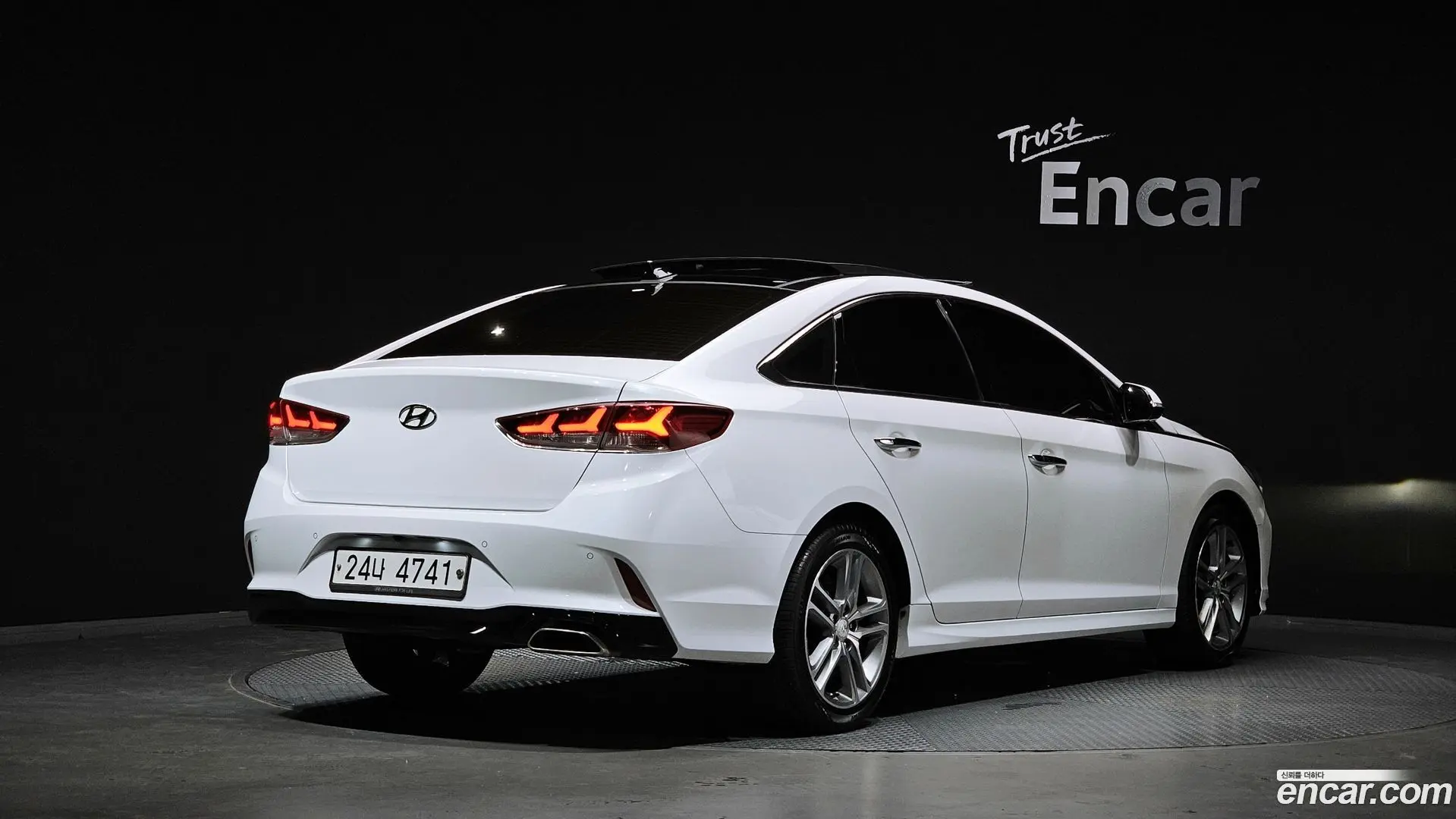 Main__Slider__Photo:Sonata Hyundai 2017.10-1